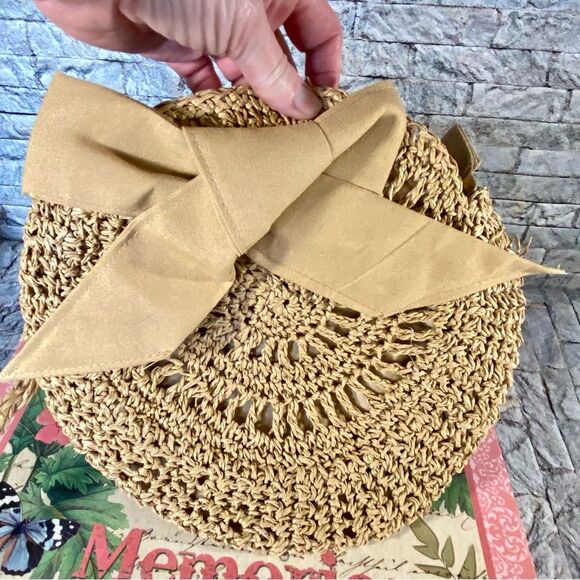 Round Straw Shoulder Bag for Women Bohemian Style Summer Fashion Zip Closure - Picture 3 of 5